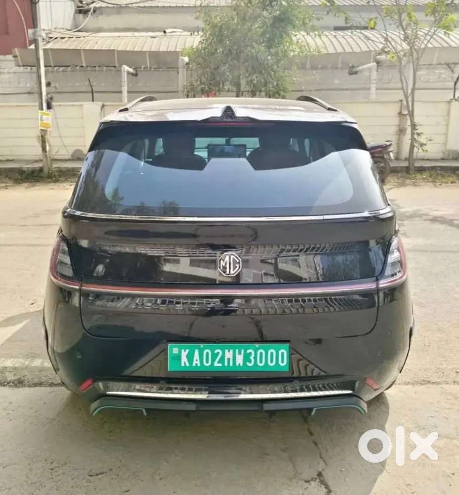 Mg Windsor Ev Essence Top End