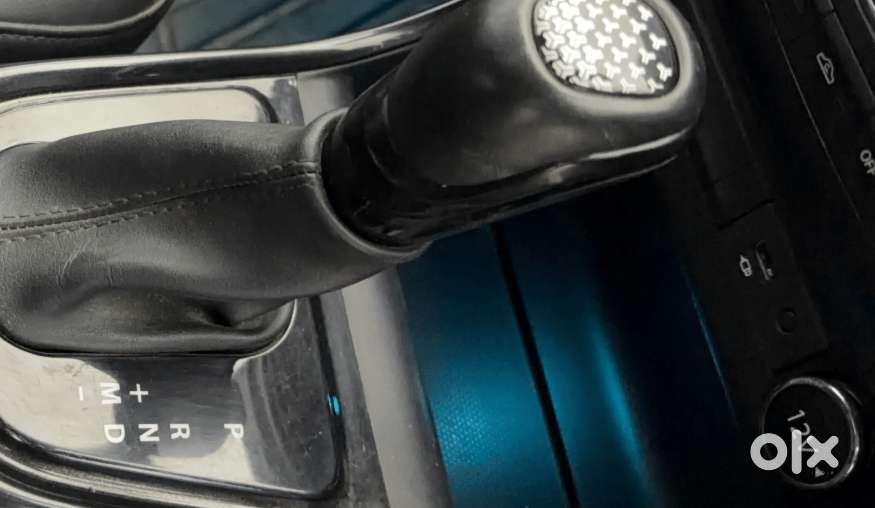 Tata Altroz 1.2 Xza Plus Dark Edition Dct, 2022, Petrol