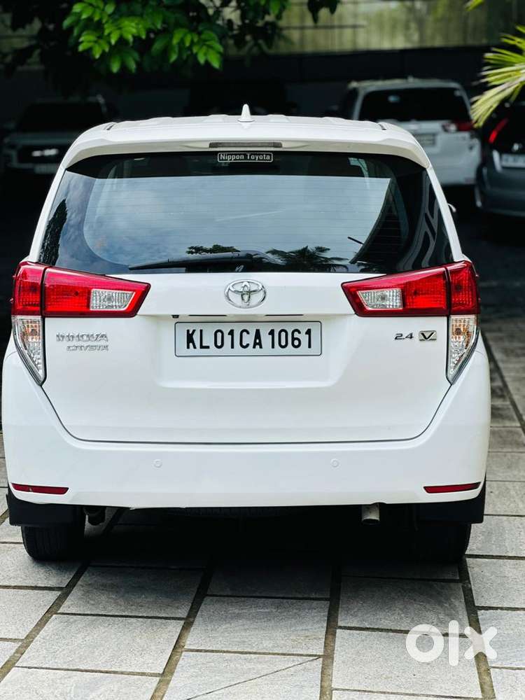 Toyota Innova Crysta 2.4 V Mt 7 Str, 2017, Diesel