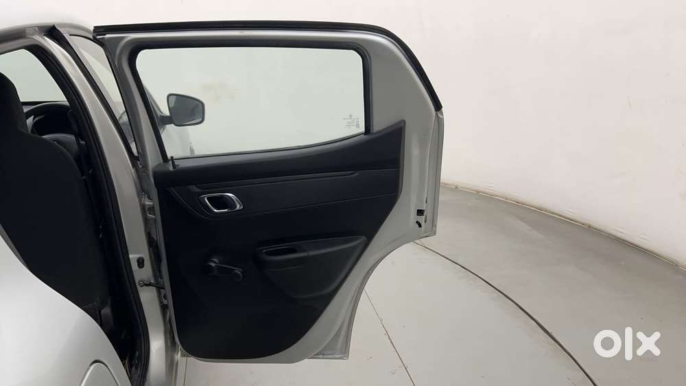 Renault Kwid 2019-ongoing 1.0 Rxt Amt (o), 2018, Petrol