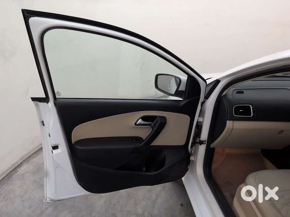 Volkswagen Polo Petrol Highline 1.2l, 2015, Petrol