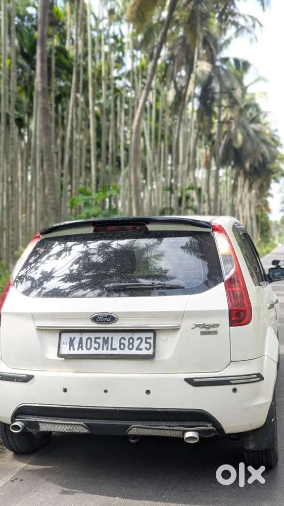 Ford Figo Titanium Blu 2012
