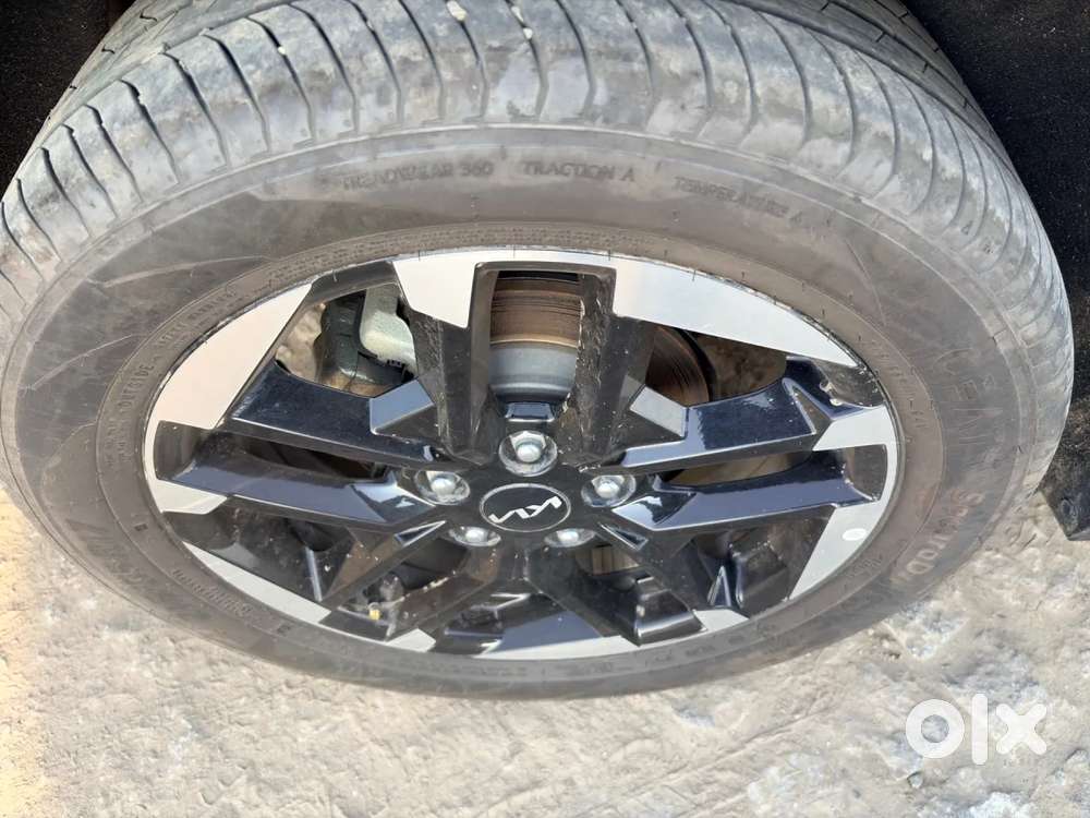Kia Carens Clavis, 2025, Petrol