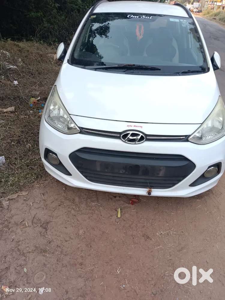 Hyundai Grand I10 2015 Diesel 250000 Km Driven