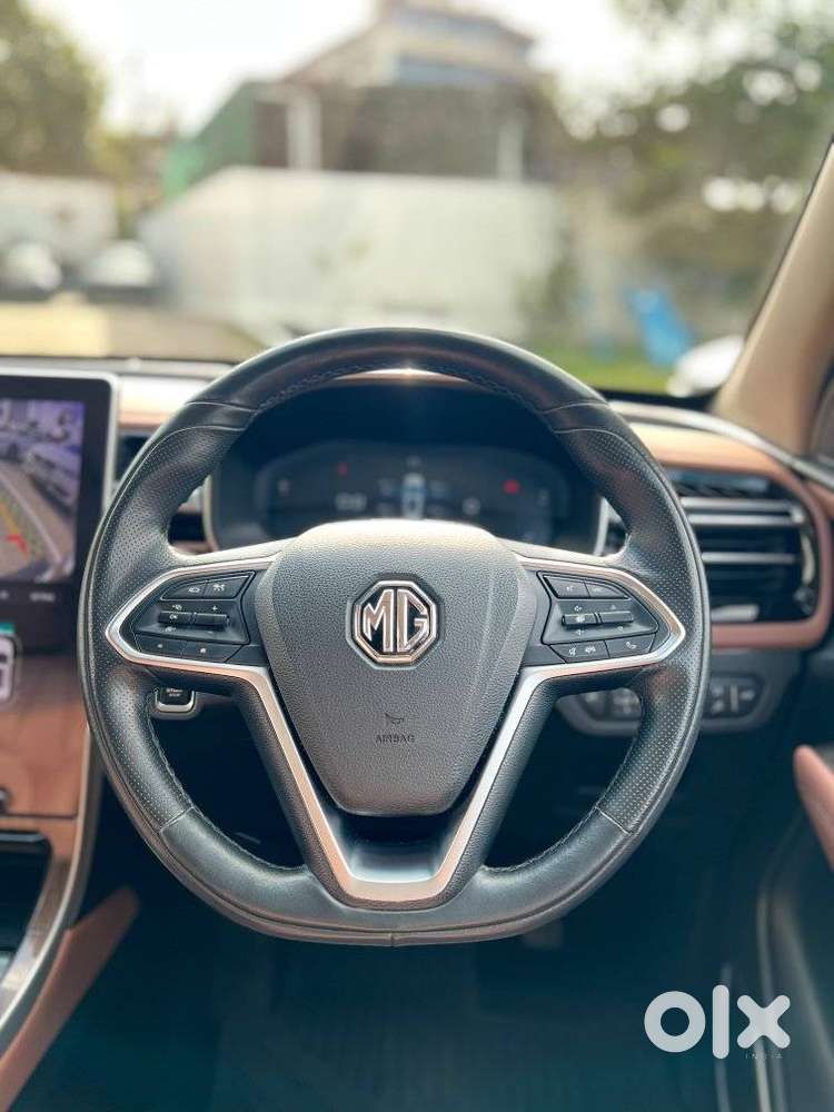 Mg Hector Plus Savvy Pro 1.5 Turbo Petrol Cvt 7 Str Dual Tone, 2023,..