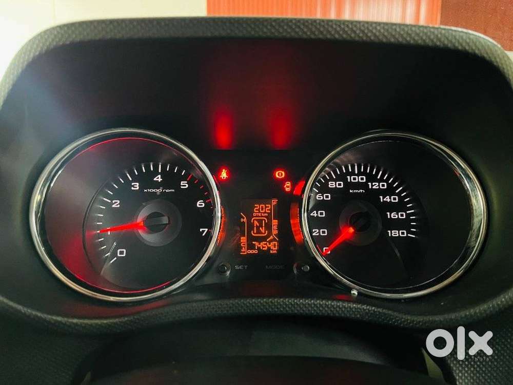 Mahindra Tuv 300 T8 Amt, 2016, Diesel