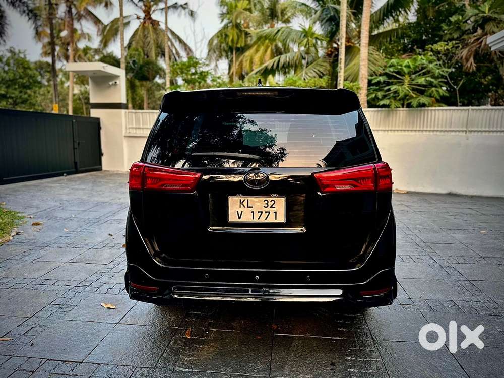 Full Black Toyota Innova Crysta 2017 Diesel Well Maintained