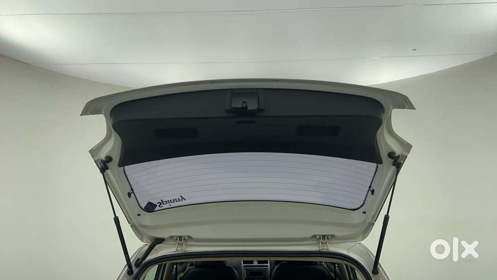 Volkswagen Polo Petrol Highline 1.2l, 2015, Petrol