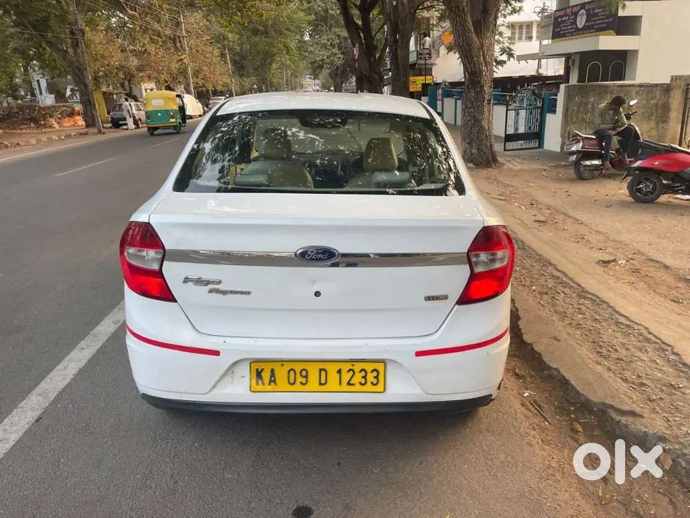 Ford Aspire Titatinium Blu 2018