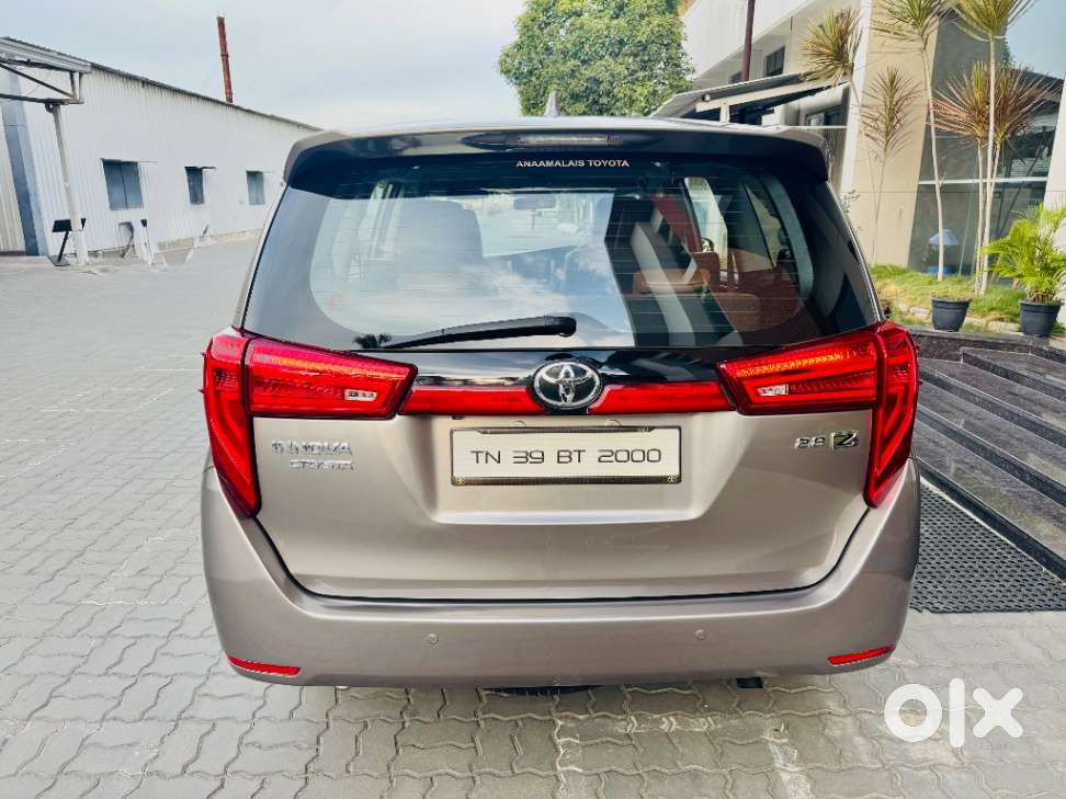 Toyota Innova Crysta 2.8z Automatic, 2016, Diesel