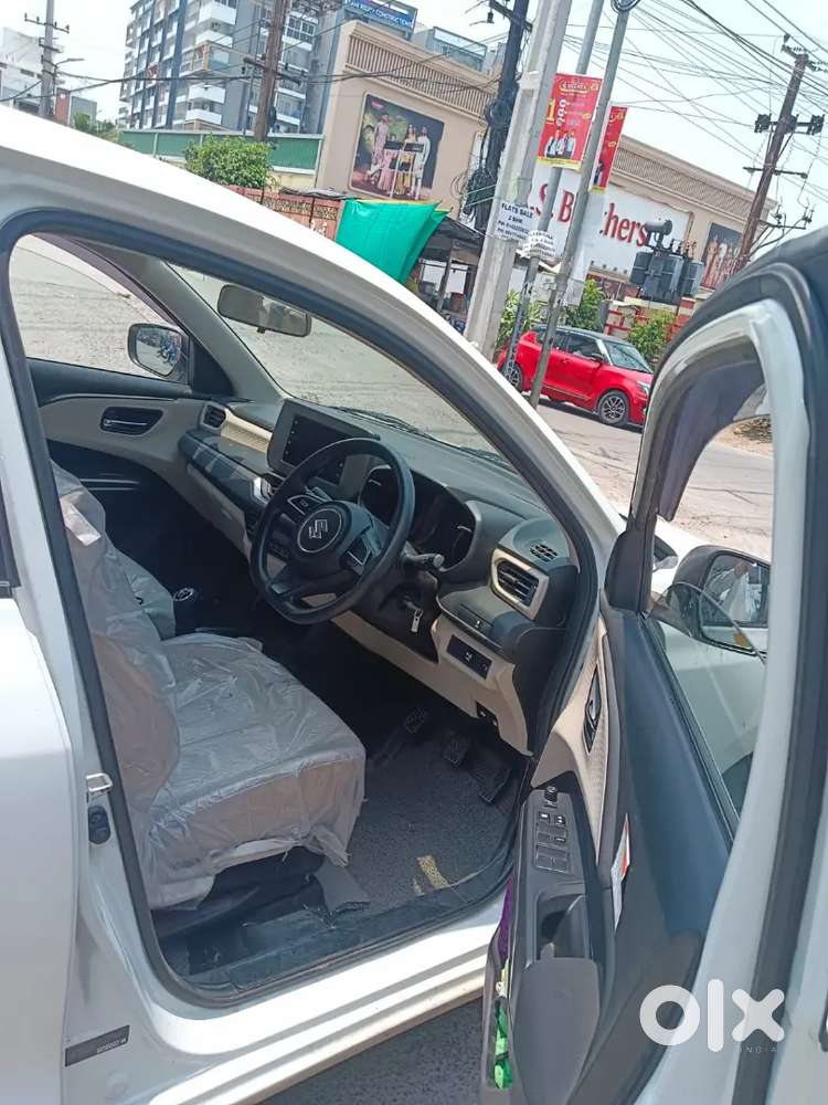 Maruti Suzuki Dzire 2025 Cng & Hybrids 21800 Km Driven