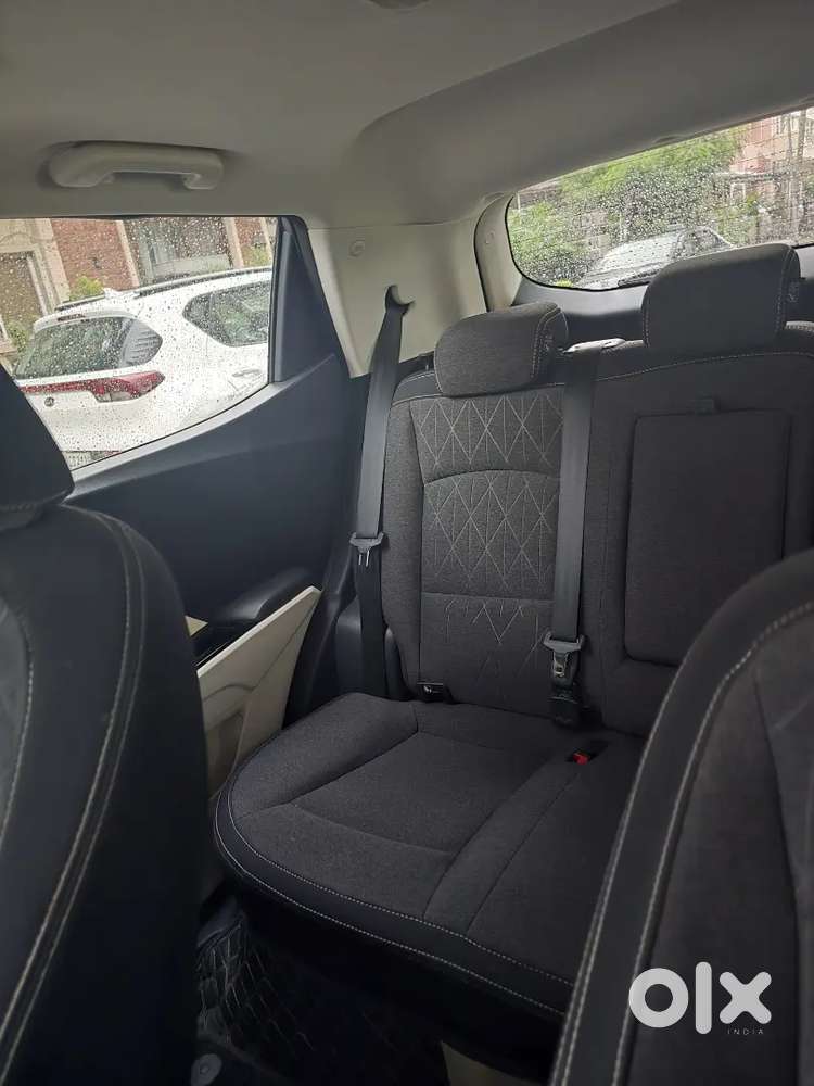 Mahindra Xuv300 Ax5 2024
