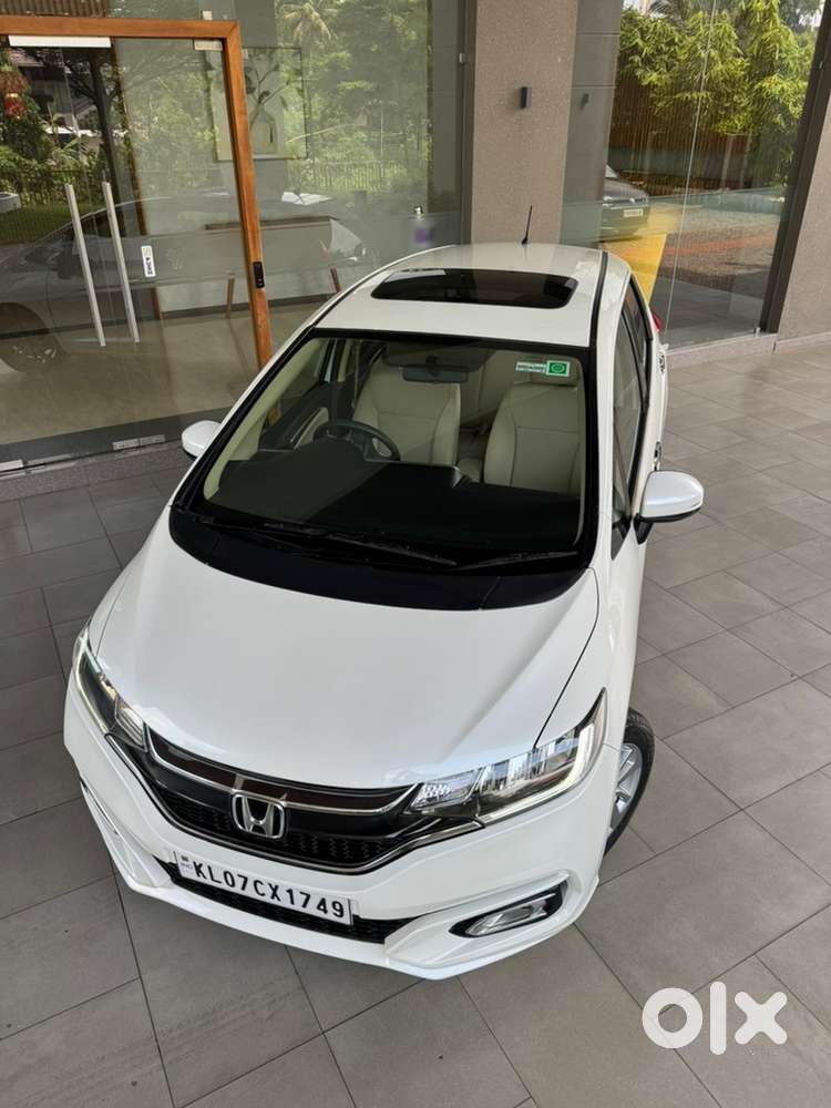 Honda Jazz. Automatic. 5000km. Top Variant.