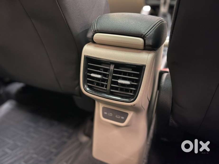 Skoda Slavia 1.0 Tsi Style At, 2023, Petrol