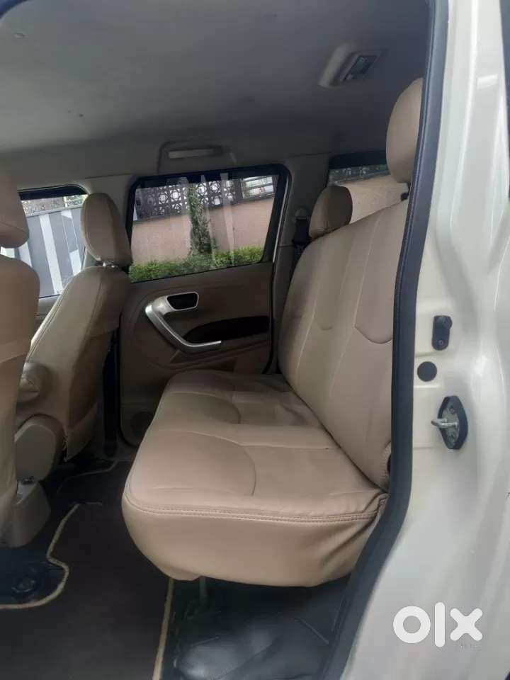 Mahindra Tuv 300 T8 Amt, 2015, Diesel