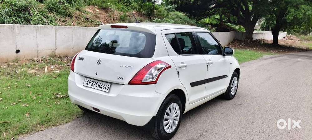 Maruti Suzuki Swift Vxi Abs Bsiv, 2015, Petrol