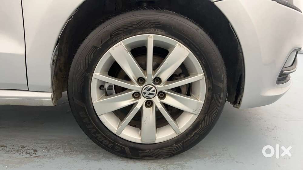 Volkswagen Polo Petrol Highline 1.2l, 2015, Petrol