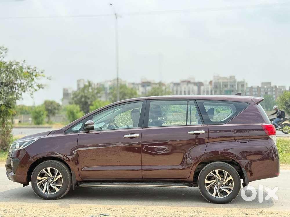 Toyota Innova Crysta 2.4 G Mt 7 Str, 2022, Diesel