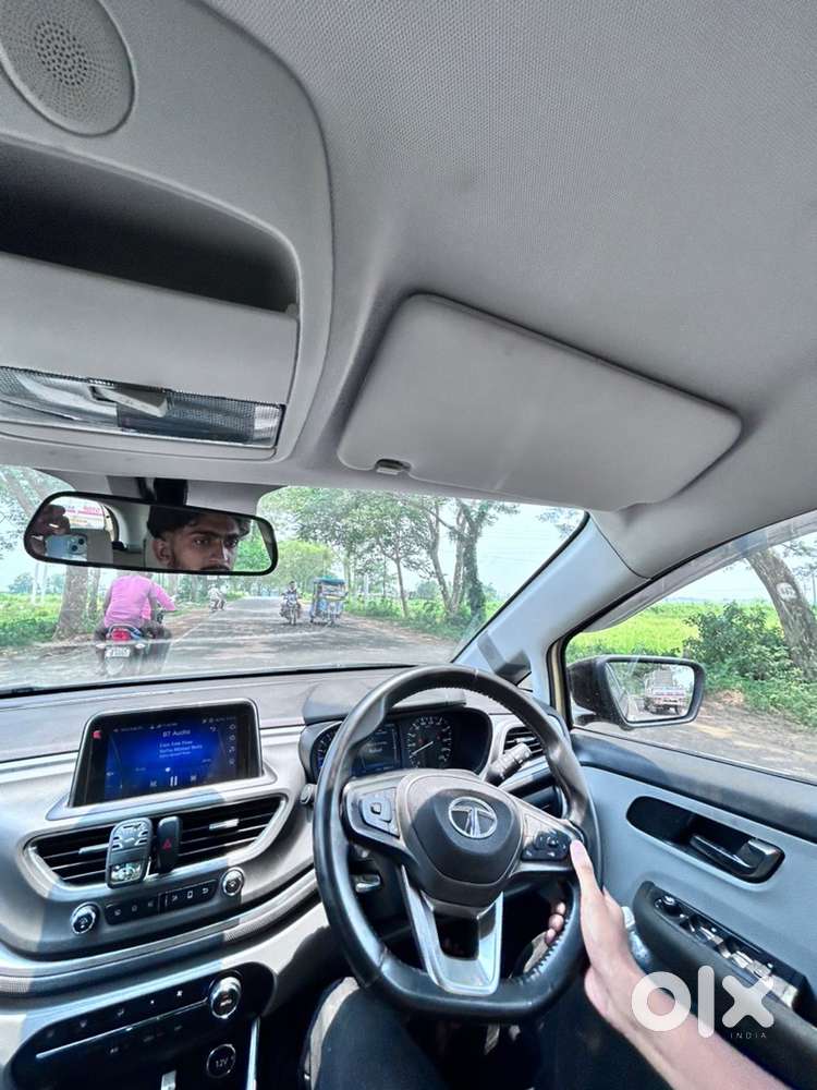 Tata Altroz Xe Petrol 2020