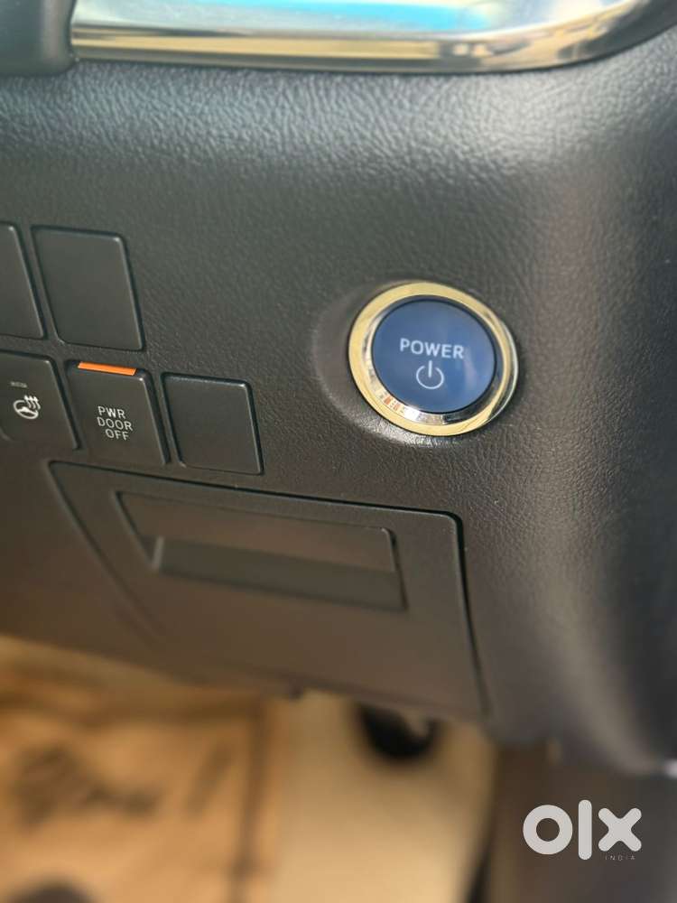 Toyota Vellfire 2.5 Executive Lounge, 2020, Petrol