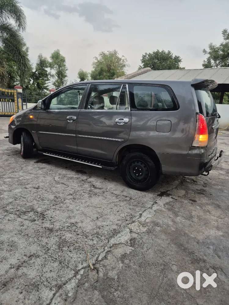 Toyota Innova 2010