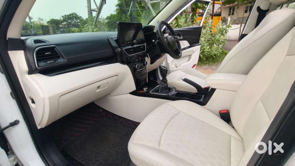 Mahindra Xuv 3xo Ax7 Diesel Mt, 2024, Diesel