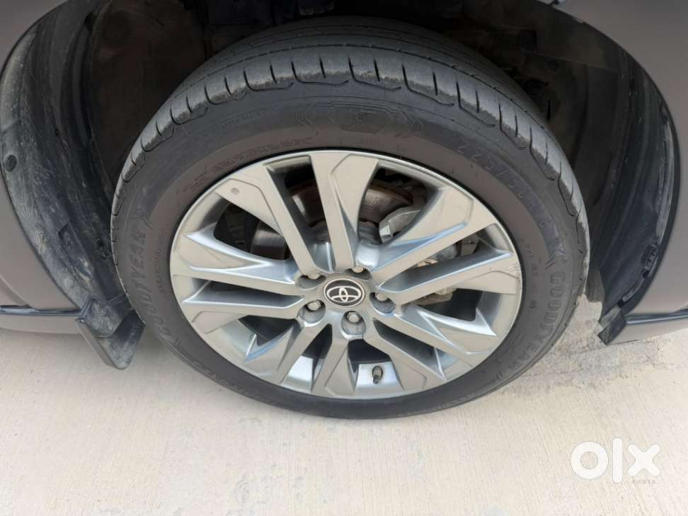 Toyota Innova Hycross 2.0 Zx (o) Hybrid 7 Str, 2025, Cng & Hybrids