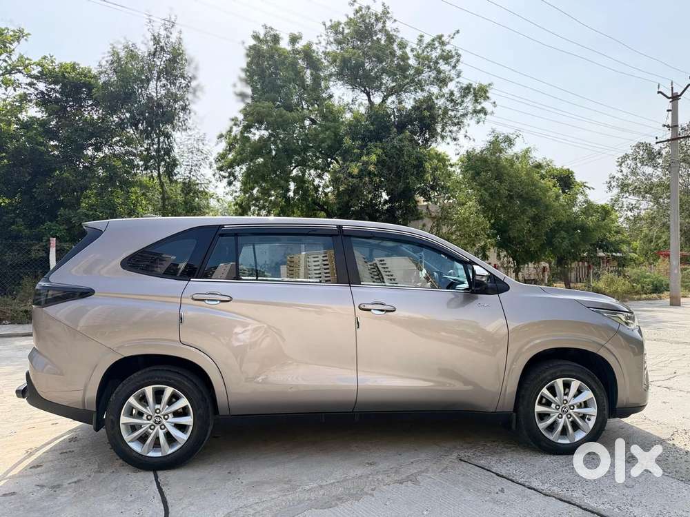 Toyota Innova Hycross 2.0 Vx (o) Hybrid 7 Str, 2025, Petrol