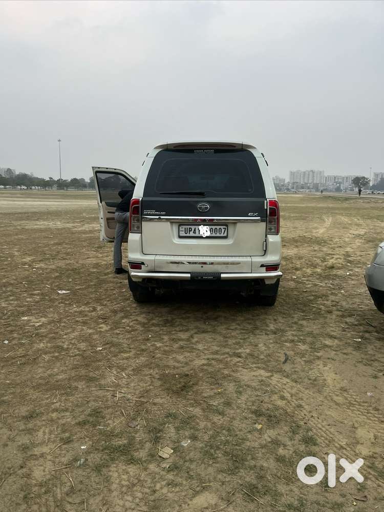 Tata Safari Storme 2015