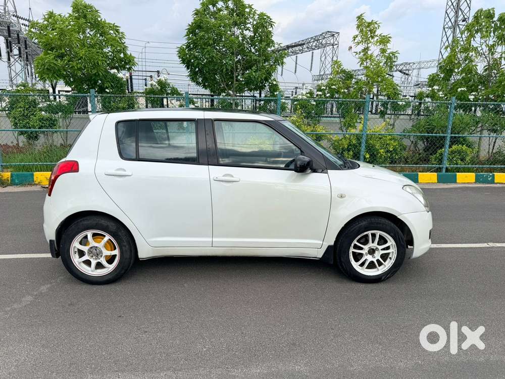Maruti Suzuki Swift Vxi Abs Bsiv, 2009, Petrol