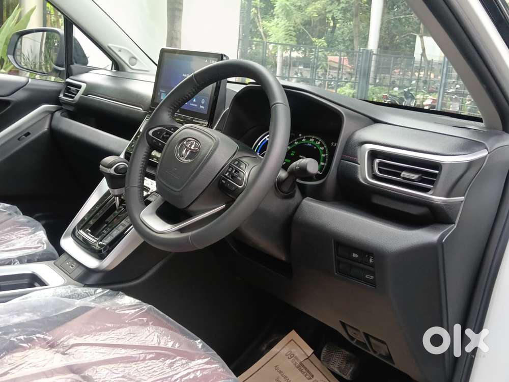 Toyota Innova Hycross 2.0 Zx Hybrid 7 Str, 2025, Petrol