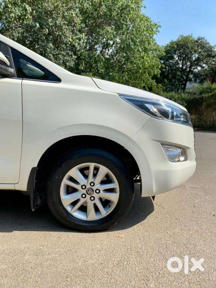 Toyota Innova Crysta 2.4 V 8 Str, 2017, Diesel