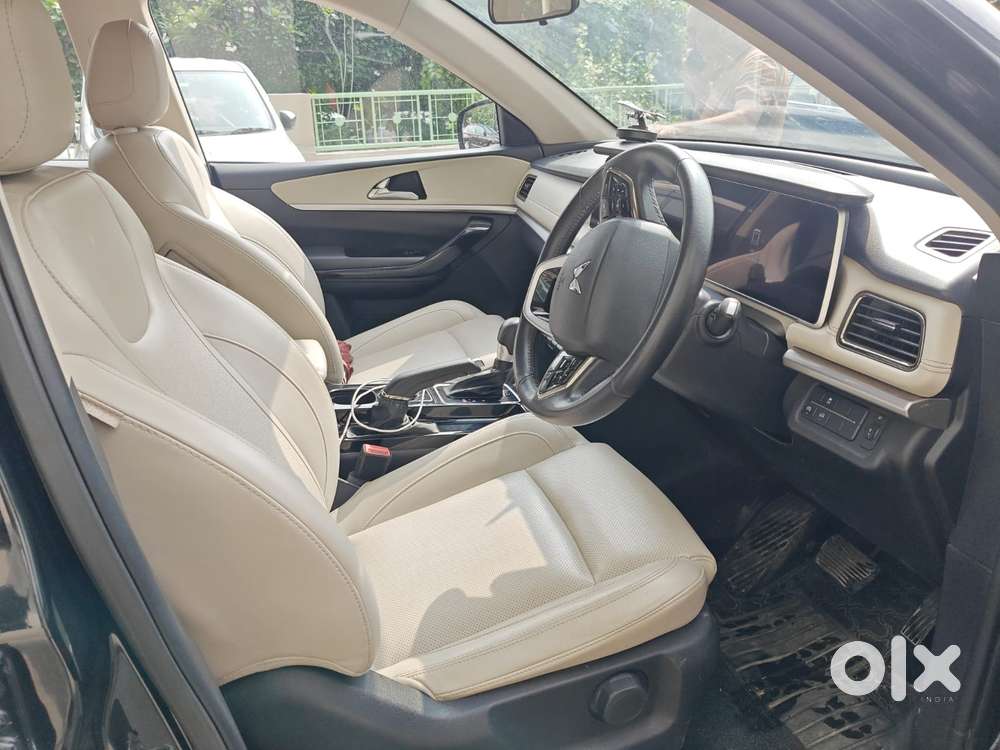 Mahindra Xuv700 2.0 Ax 7 Petrol At Str, 2024, Petrol