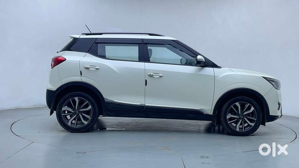 Mahindra Xuv300 1.2 W8 (o) Amt Petrol, 2021, Petrol