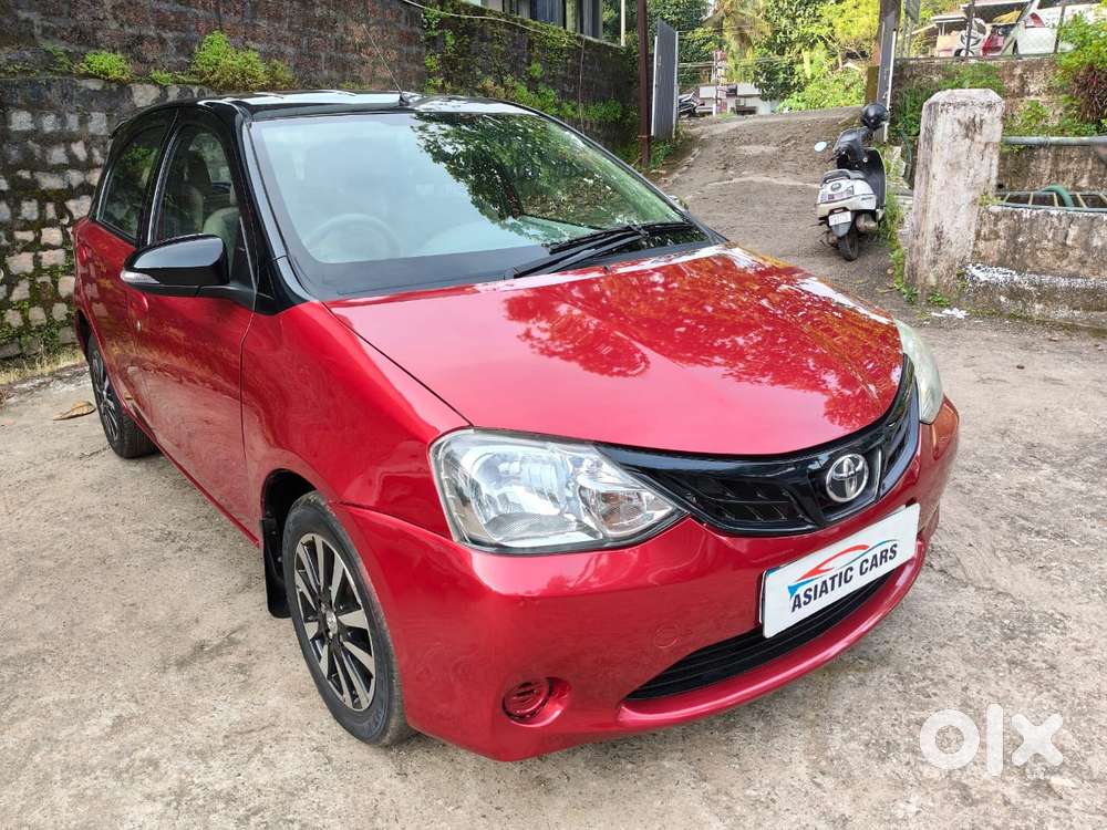 Toyota Etios Liva V Dual Tone, 2016, Petrol