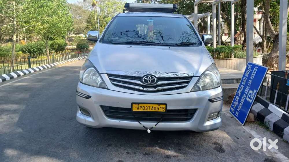 Toyota Innova 2010 Diesel 270000 Km Driven