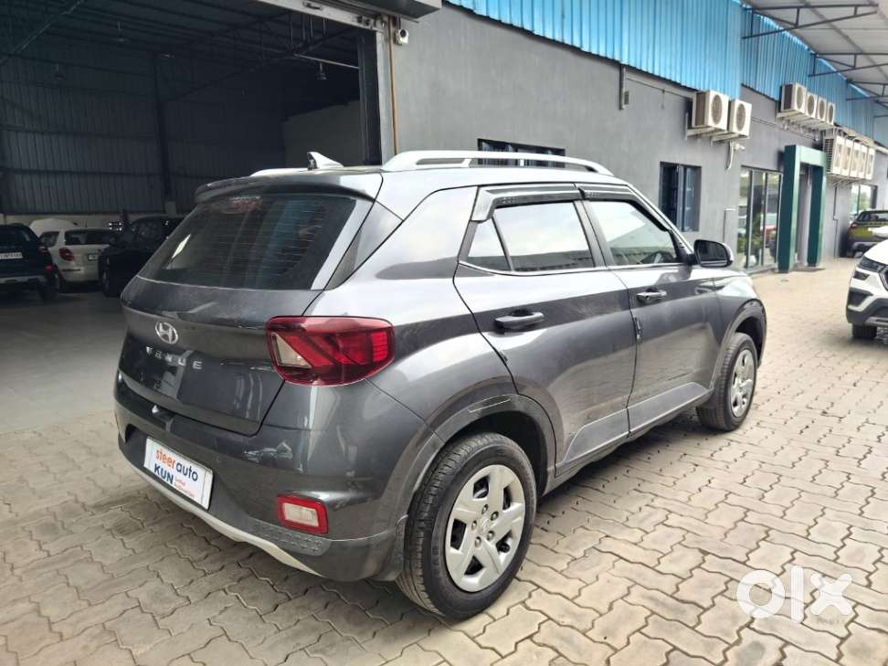 Hyundai Venue 1.2 S Plus, 2022, Petrol