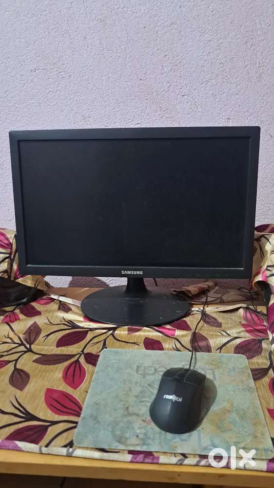 Complete Desktop & 1 Table for Sale,Budget Friendly.