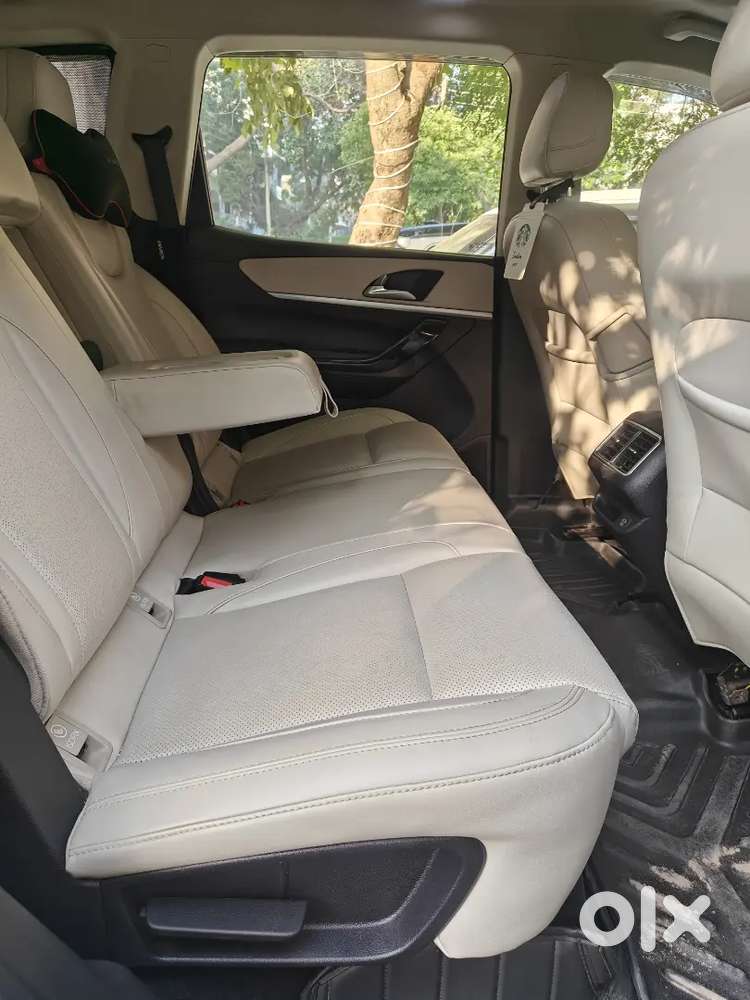 Mahindra Xuv700 Petrol At 7 Str 2022 .all Orignal Paint
