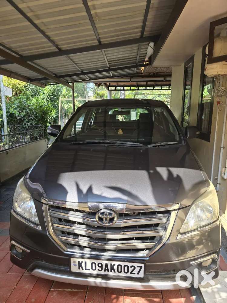 Toyota Innova 2015 Diesel 175000 Km Driven