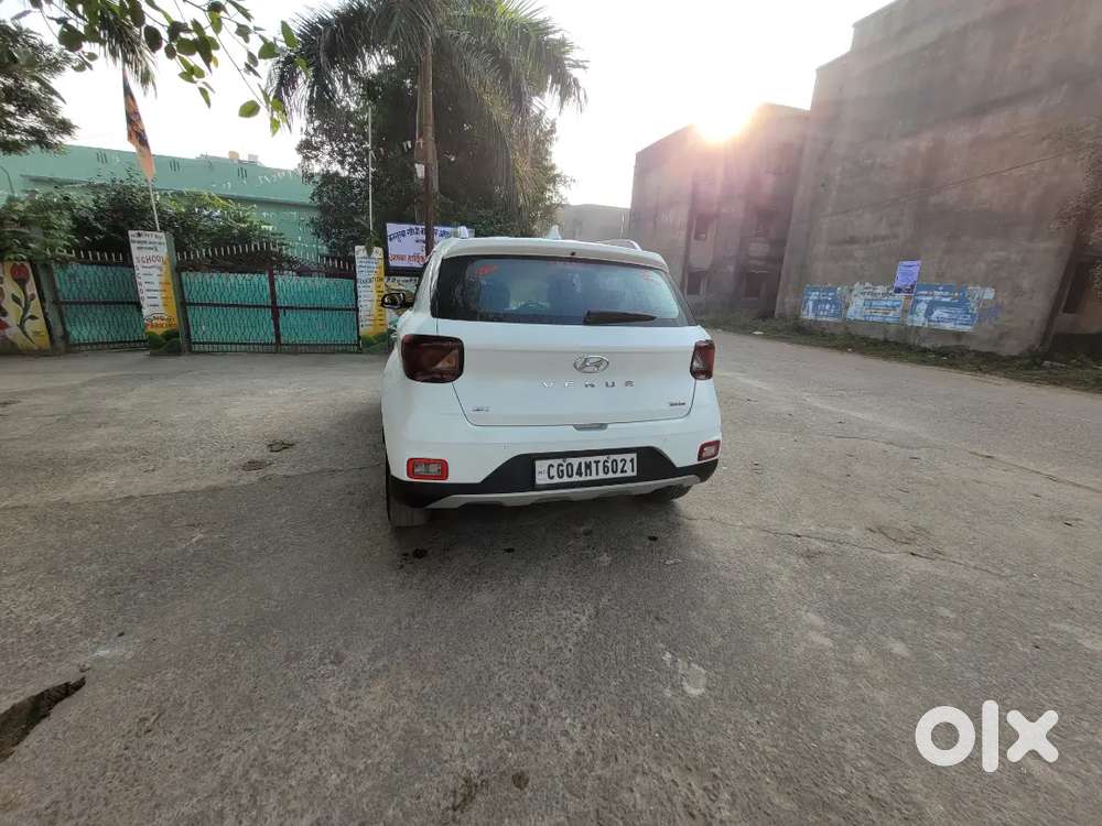 Hyundai Venue 2019 Petrol 66000 Km Driven