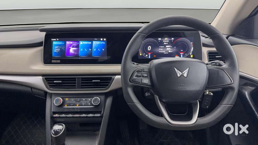 Mahindra Xuv700 2.0 Ax 5 Petrol Mt 7 Str, 2022, Petrol