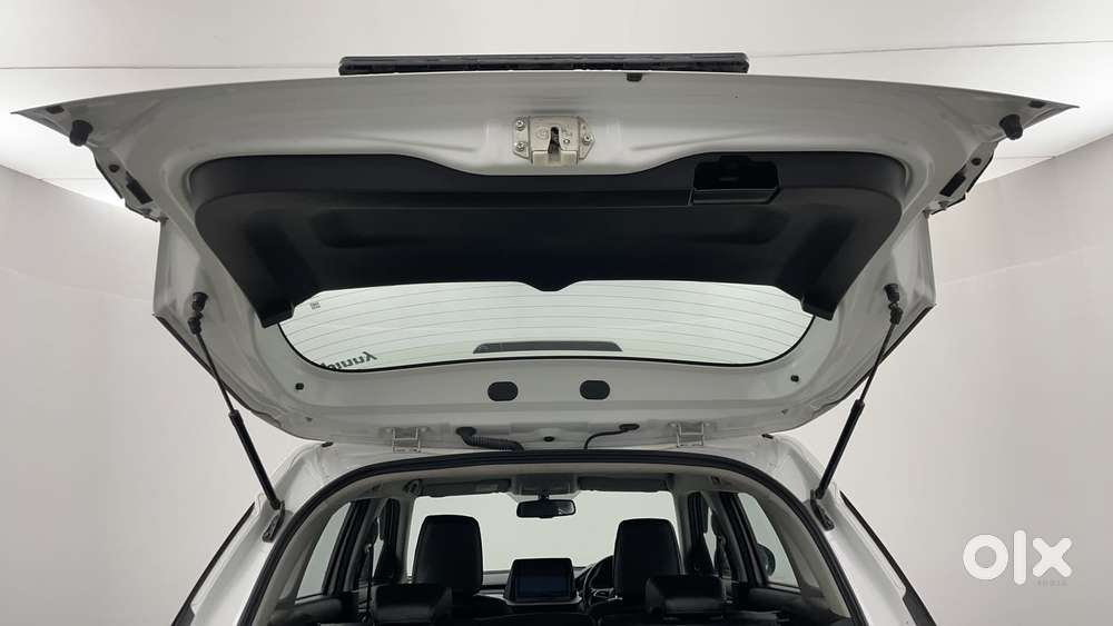 Maruti Suzuki Brezza 1.5 Zxi At Smart Hybrid Dual Tone, 2023, Petrol