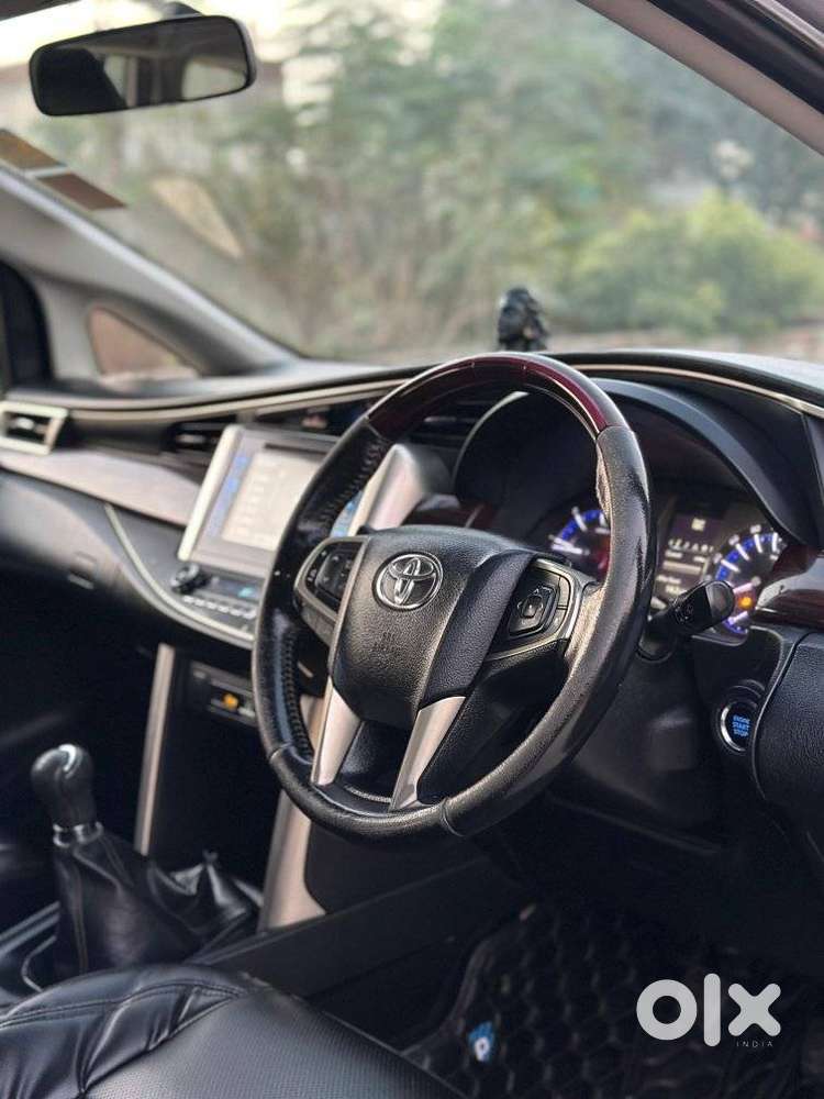 Toyota Innova Crysta 2.4 V, 2016, Diesel