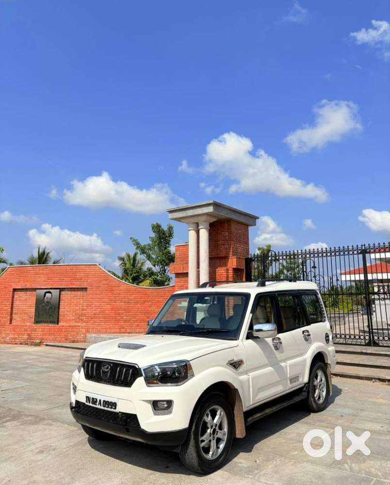 Mahindra Scorpio S10, 2015