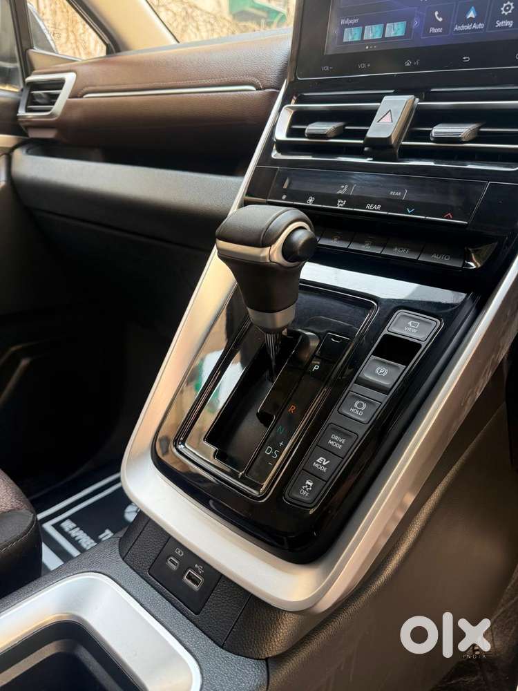 Toyota Innova Hycross 2.0 Vx Hybrid 7 Str, 2025, Petrol