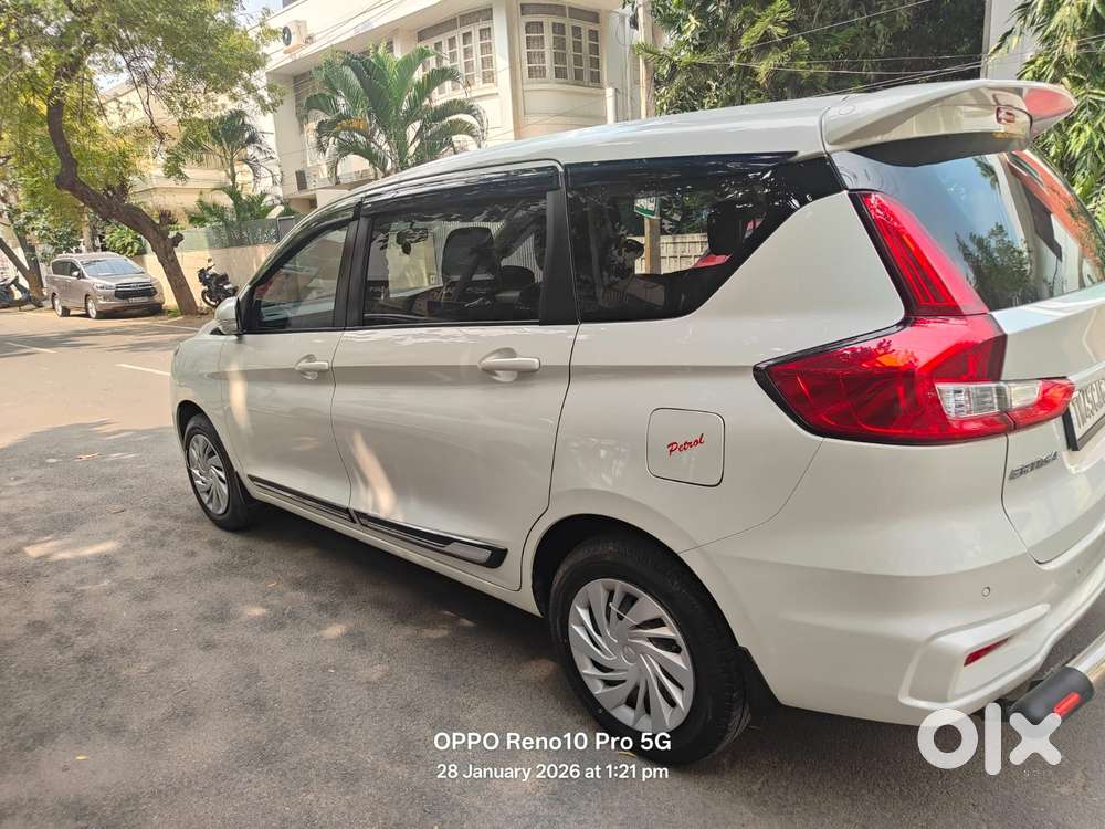 Maruti Suzuki Ertiga Vxi At Petrol, 2022, Petrol