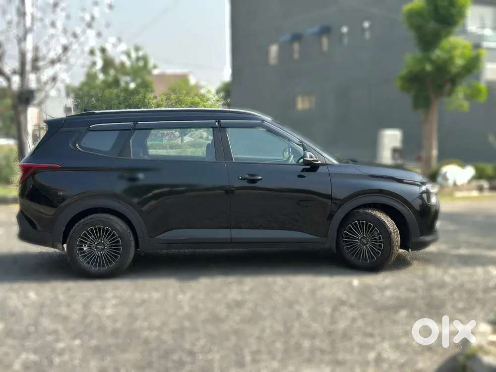 Kia Carens Premium Optional Petrol