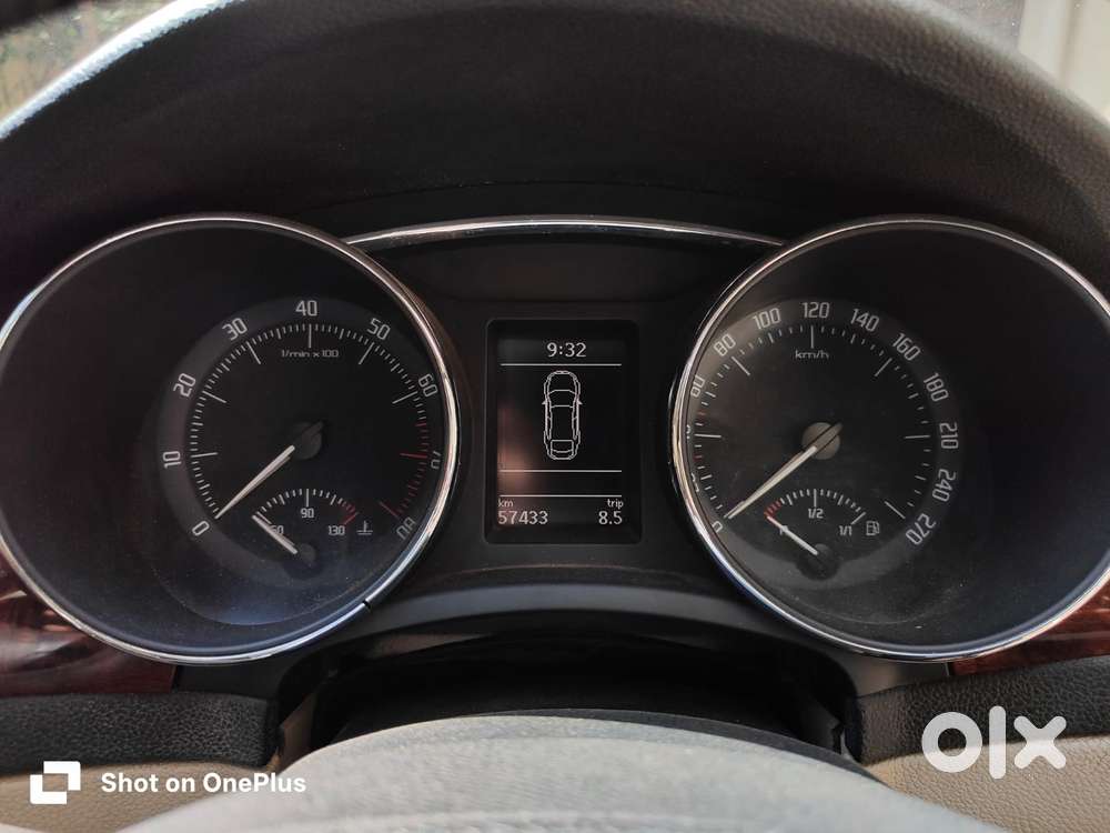 Skoda Superb 1.8 Elegance Tsi At, 2011, Petrol