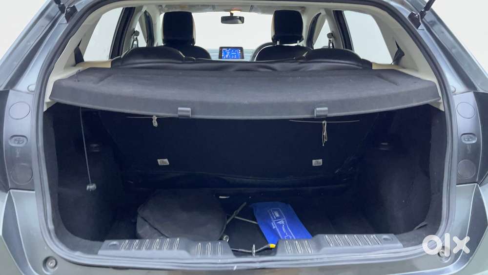 Tata Altroz 1.2 Xm Plus, 2022, Petrol